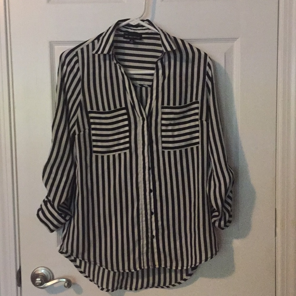 Size small dress shirt.